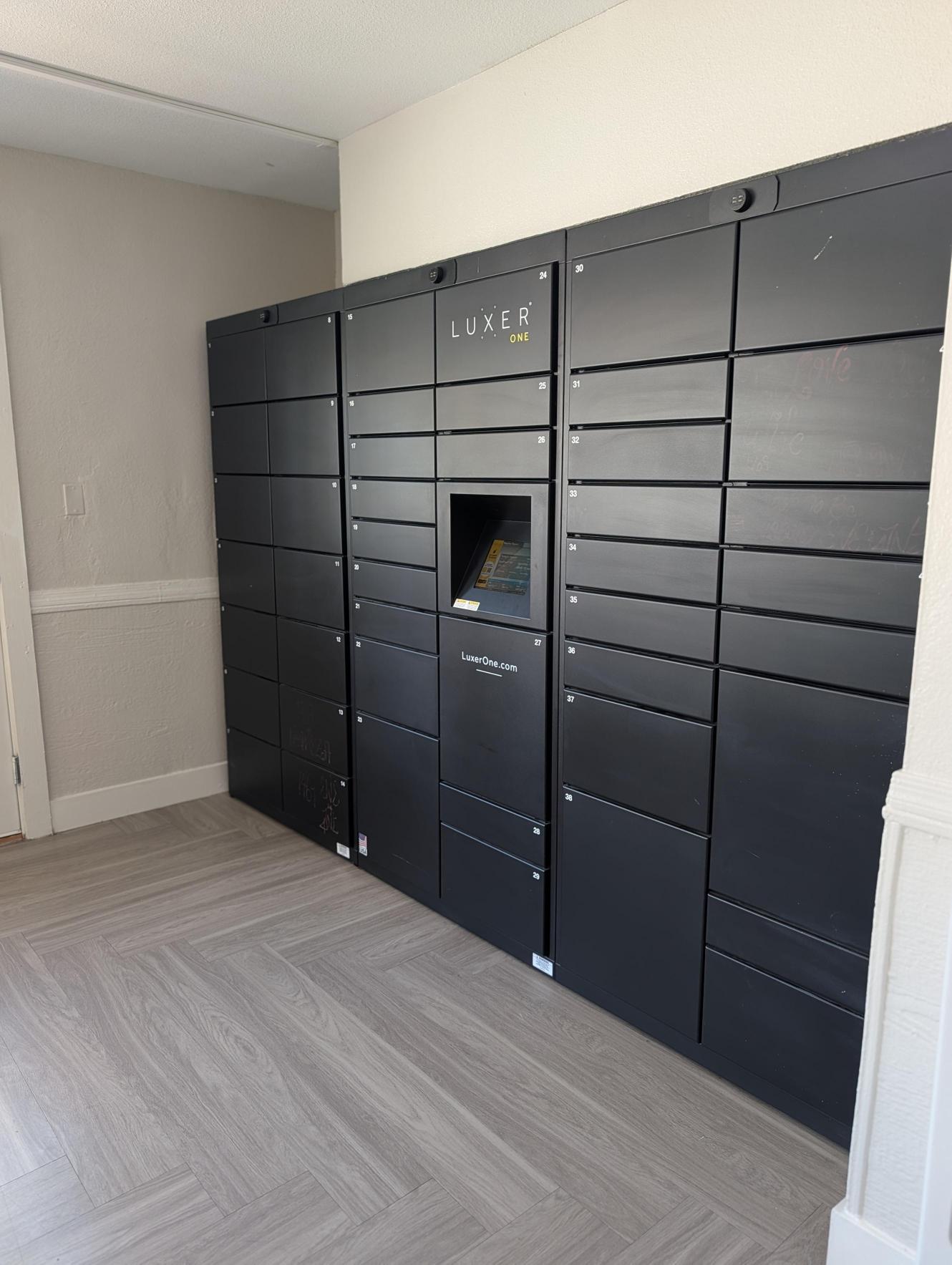 Casilleros Luxer para paquetes en Providence at McDowell